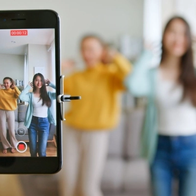 TikTok: Tra intrattenimento e perplessità, una riflessione sui suoi benefici e rischi