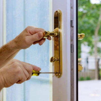 Come aprire una porta blindata con una lastra?