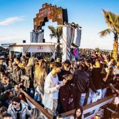 Papeete Beach - Milano Marittima: Beach Party ogni sabato dalle 16… E dal 25/05 le notti firmate VillaPapeete