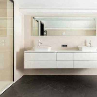 10 Soluzioni di Arredo Moderno per un Bagno Elegante e Funzionale