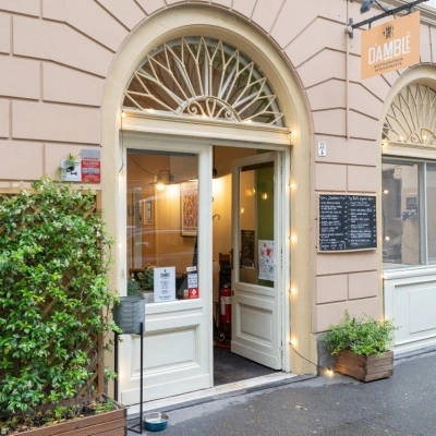 D’AMBLÈ - BISTRONOMIA IRRIVERENTE. Nel cuore di San Salvario il bistrot-gastronomia che sa di casa