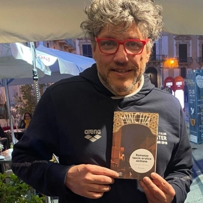  Il “Romanzo tascio – erotico siciliano” di Giankarim De Caro approda a “Una Marina di Libri” 