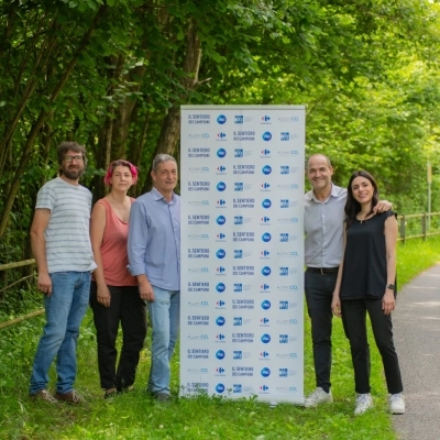 INAUGURATO IL PRIMO “SENTIERO DEI CAMPIONI” ARRIVANO I NUOVI PERCORSI NELLA NATURA APERTI A TUTTI, REALIZZATI DA P&G E CARREFOUR CON COREPLA E AZZEROCO2