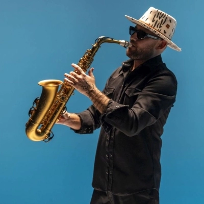 10/8 Jimmy Sax, star mondiale del sassofono, al Papeete Beach - Milano Marittima (RA)