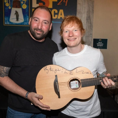 Damiano Cavadi e la chitarra di Ed Sheeran: lo strumento dell'artista inglese all'asta per beneficenza