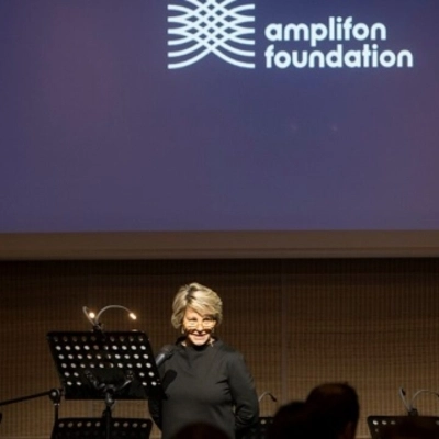 Fondazione Amplifon, Susan Carol Holland: il progetto “Ciao!” sbarca in Francia