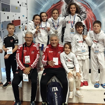 Dieci medaglie per l’Accademia Karate Arezzo all’Open di San Marino