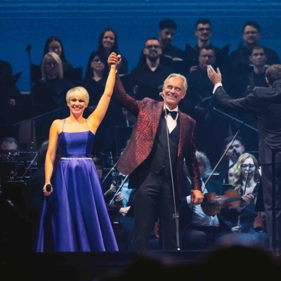 Tour assieme ad Andrea Bocelli e show dal vivo Lo Spiegone per Eliza G