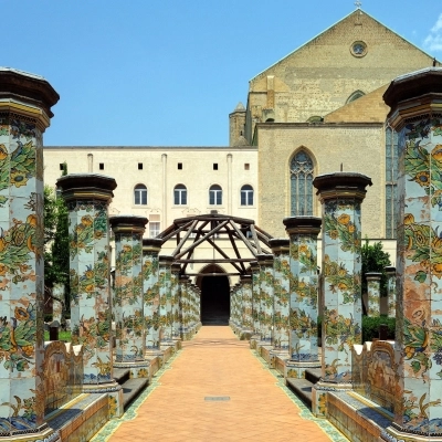 Al via i lavori di restauro del chiostro maiolicato del complesso monumentale di Santa Chiara