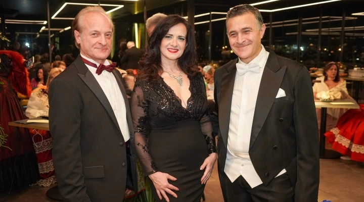 Grande successo per il Concerto di Capodanno 2024 Magie del Belcanto e Danze d'Epoca di Noi per Napoli 