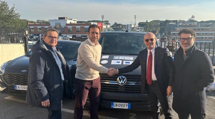 Giovani, digitalizzazione, europee2024: da SIC Europe la volkswagen caravelle da 9 posti per il tuor nazionale della fondazione Aidr