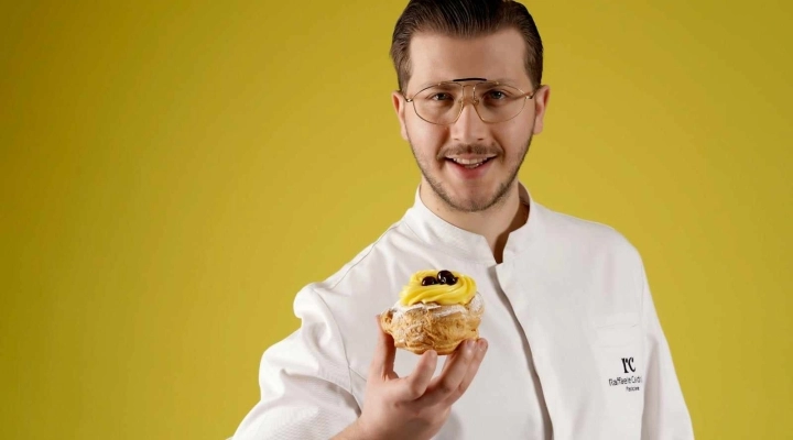 Raffaele Caldarelli omaggia Napoli e l’artista Vincenzo Russo nella campagna promozionale dedicata alla zeppola di San Giuseppe