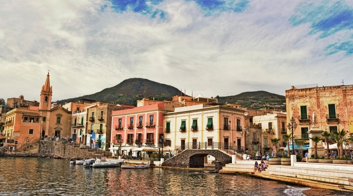 Esplora l'Incanto di Lipari: Una Destinazione da Non Perdere per le Tue Vacanze