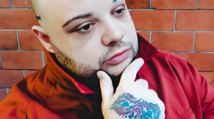 Il Rapper Zeus One parla ai giovani, Ci stanno inc...ndo il futuro