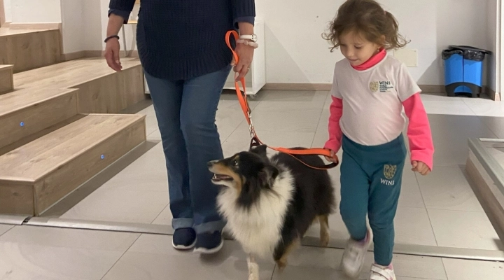 WINS LOVES PETS: PER UN MESE I CANI IN CLASSE PER INSEGNARE RISPETTO E RESPONSABILITA’