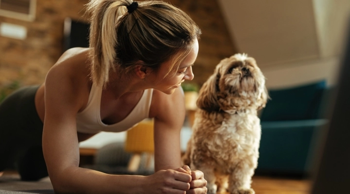 Puppy Yoga tra i tulipani a Vimodrone