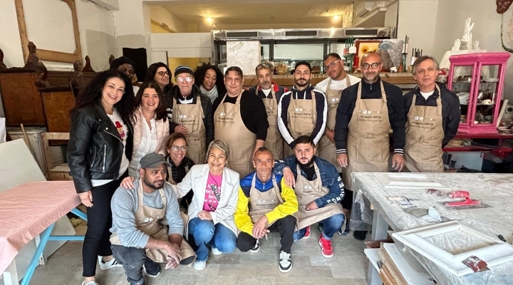 Gli ospiti di “Un Nuovo Giorno” a lezione di decorazione del legno