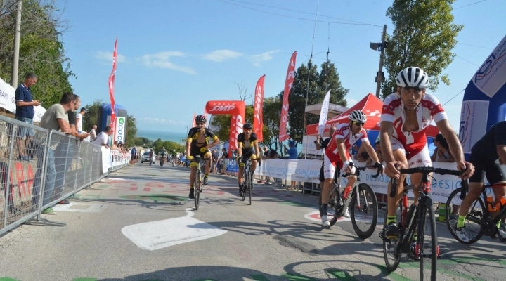 Giro d’Italia Amatori tra scorci mozzafiato ed eccellenze gastronomiche