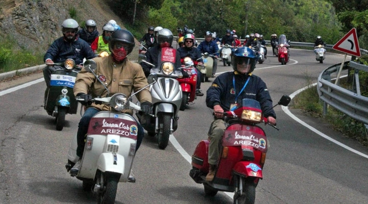 Da Arezzo a Poppi il raduno VespArezzo accende i motori