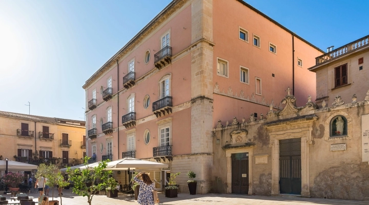 L’Hotel Roma si rifà il look e diventa Palazzo Artemide