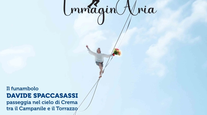 Nella seconda metà di Maggio l'affascinante centro di Crema si anima con esibizioni teatrali e con un evento di slackline che terrà tutto col naso all'insù e il fiato sospeso