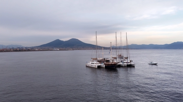 Un mare d'emozioni a bordo della Nemo Charter a Napoli