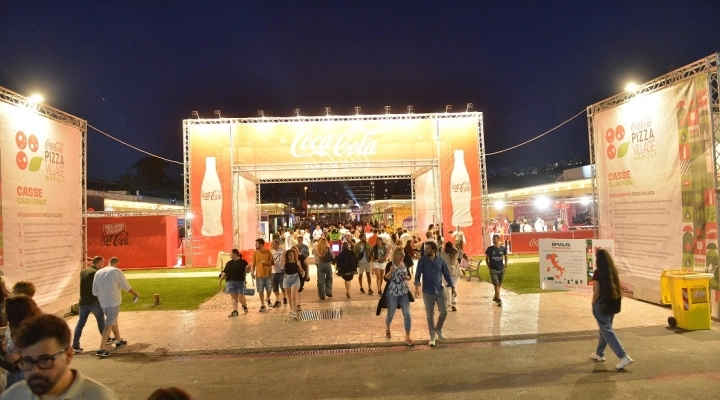 Napoli Coca Cola Pizza Village, subito boom affluenze