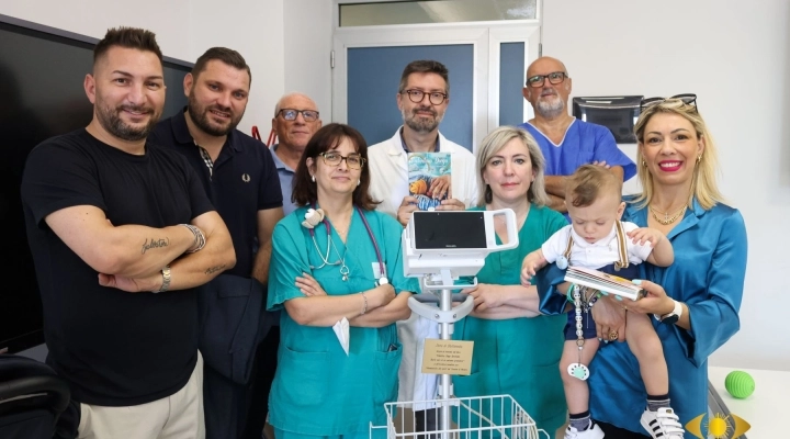 Donato il macchinario al Reparto di Terapia Intensiva Neonatale di Novara, acquistato da Sibillamedia grazie ai proventi del libro sulla storia di Valentino Diego Sarchiello, nato estremo prematuro 