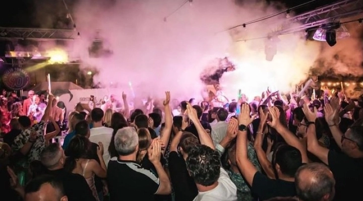 Frontemare Rimini, un weekend al massimo: 28/06 All White Party, 29/06 I Love The '80, 30/06 Apericena Latino 