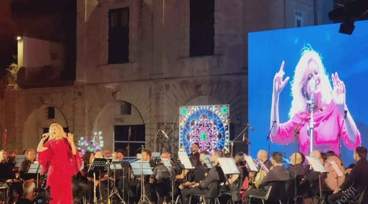 CHIARA TAIGI – Successo Serata di Gala Decennale Premio Vigna d’Argento 2024 ! 30 Giugno 2024 - Piazza Duomo - Lecce