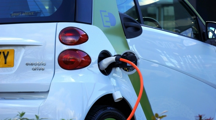 Boom di auto elettriche acquistate in Italia: in crescita anche la ricerca dell’usato