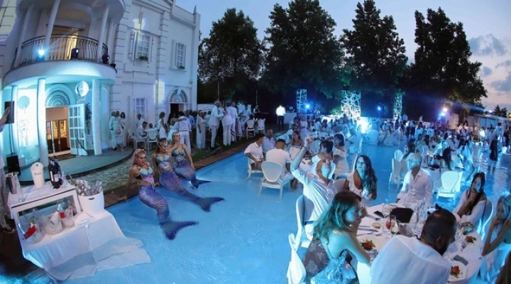 White Dinner Water Show 2024: Cena sull'Acqua a Villa ReNoir l’11, il 12 e il 26/07