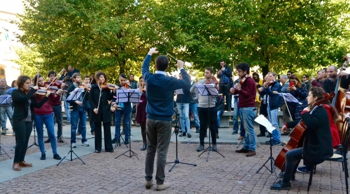 “Milano la Città che Sale”: la Classic Guerrilla e le incursioni musicali dell’Orchestra Canova giovedì 11 luglio per le vie del Municipio 3