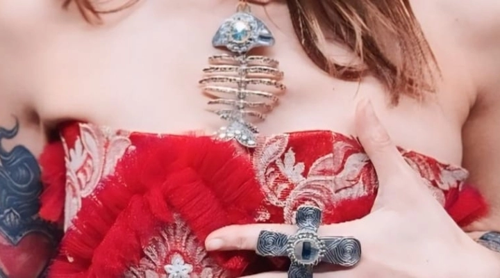 Il Fascino dei Gioielli Calamita: Come Claudia De Rosa Jewelry Sta Rivoluzionando il Mondo dei Gioielli Trasformabili