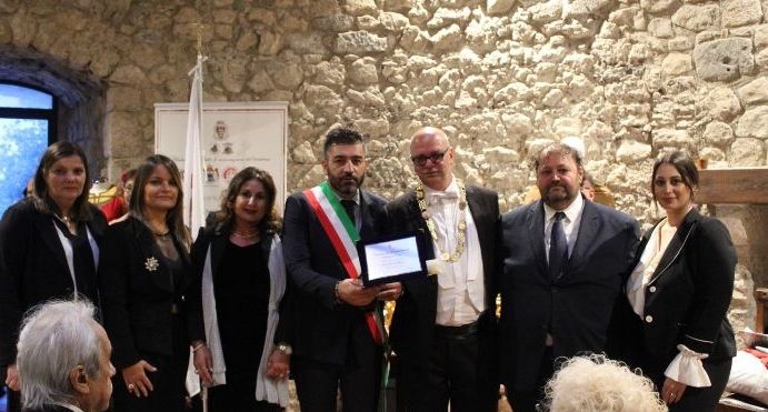 AGF Energy e Lion club Caserta e Velletri esempi di solidarietà all'evento nobiliare che ha conferito la cittadinanza onoraria a Paolo di Giovine 