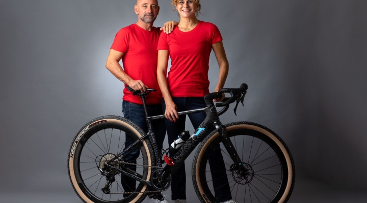 Il pedale rosso dell’olimpionico Paolo Bettini e dell’attrice Marianella Bargilli