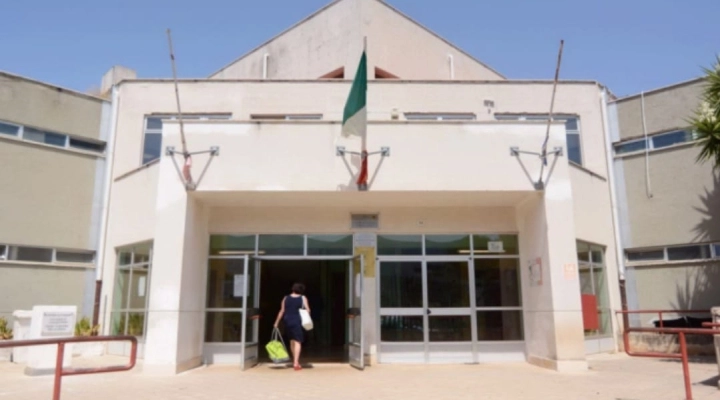 Palermo, Zen2: la scuola Giovanni Falcone chiude i battenti, disperazione e protesta tra genitori e studenti