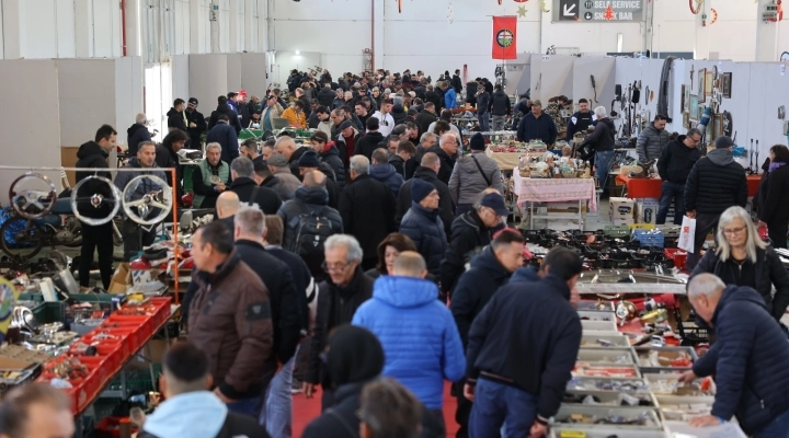 Mostra Scambio Caserta: all’A1Expò auto, moto e ricambi d’epoca in vetrina, nel museo dell’A1Expò si celebra il 75esimo anniversario del Vespa Club d’Italia