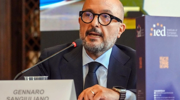 Gennaro Sangiuliano presenta ad Arezzo il libro su Donald Trump