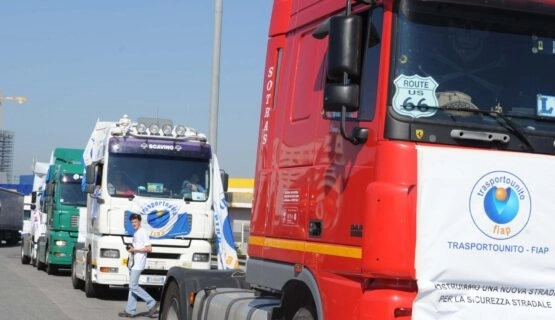 Protesta dei tir lumaca a Napoli, Caturano (Trasportounito): “Imprese costrette alla protesta”