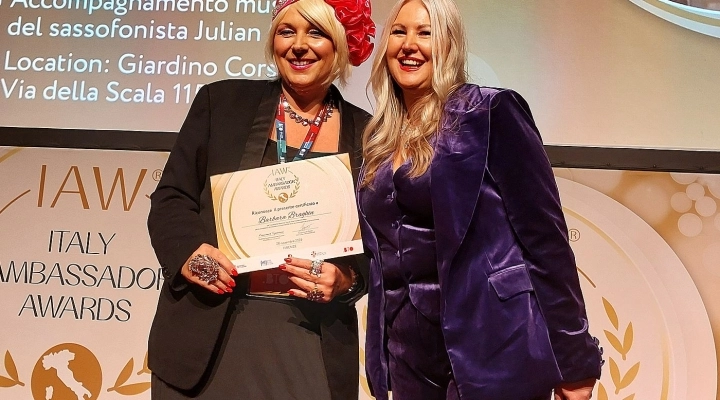 Firenze. Italy Ambassador Awards: Barbara Braghin riceve Certificato come Content Creator categoria Fashion