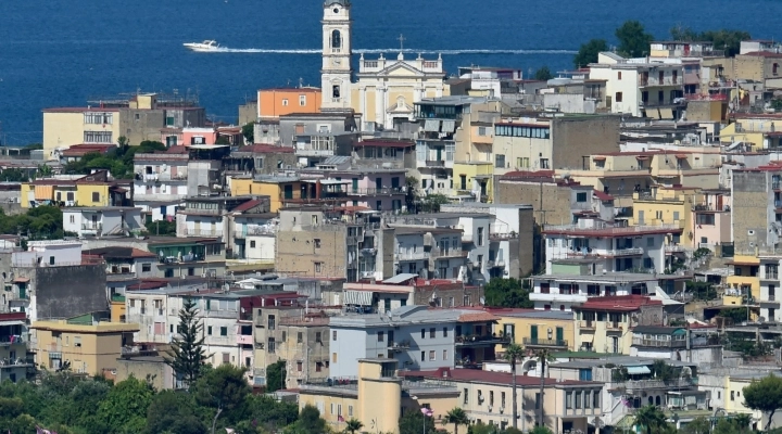 100% Bacoli, il calendario 2025 firmato dal fotografo Enzo Buono