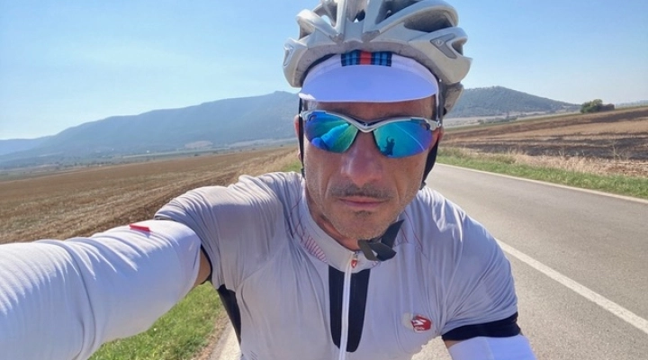 Vito Rubino fa il giro del Gargano in tre giorni: nuoto, bici e corsa 