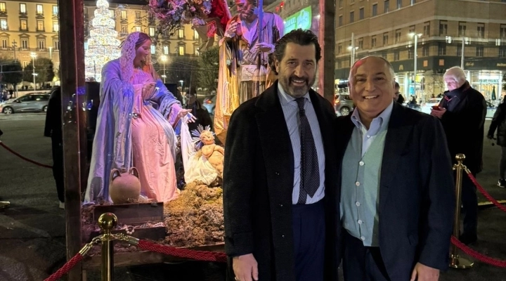 Gli artigiani di San Gregorio Armeno regalano alla città un presepe a grandezza naturale