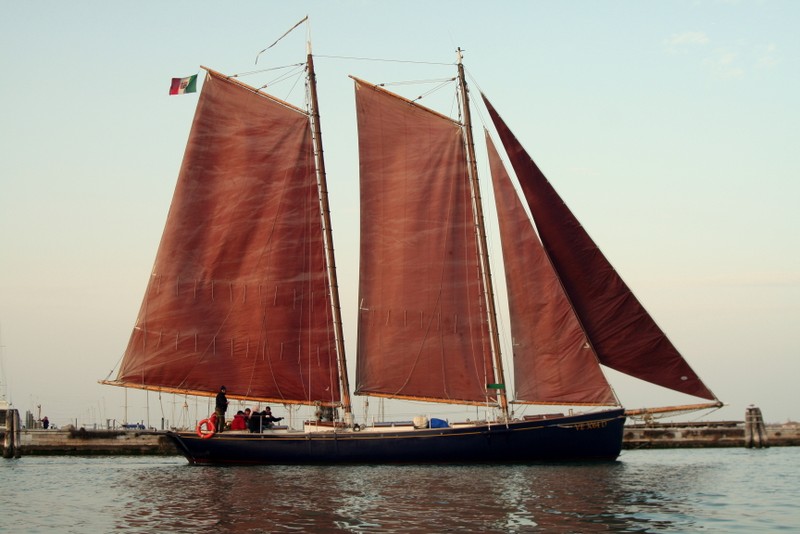 Vela d'epoca: Raduno I Venturieri all'Arsenale di Venezia per i 30 anni dell'Associazione