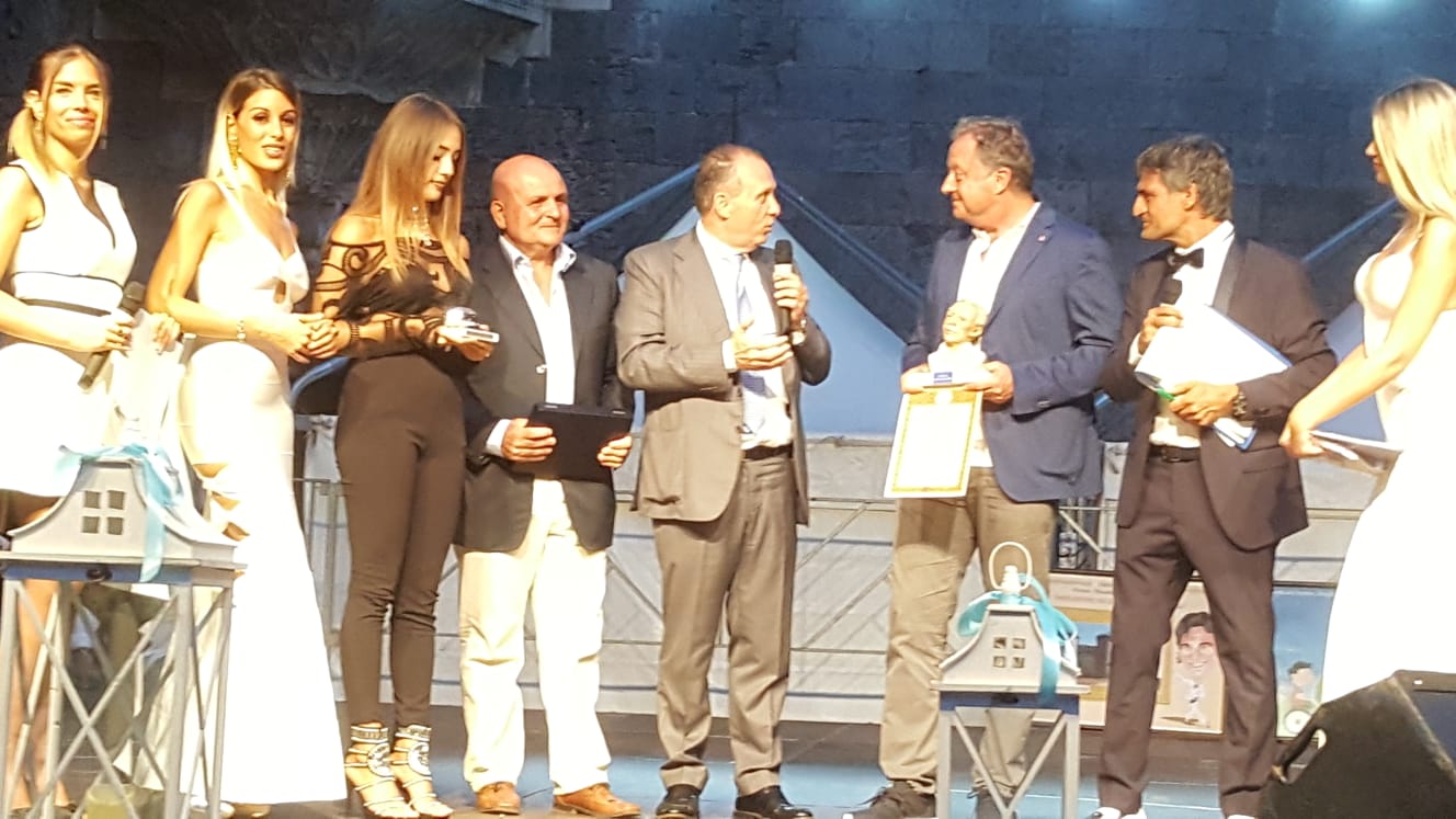 Napoli: Svolto il Premio Internazionale “L’Ambasciatore del Sorriso” promosso dall’Associazione “Vesuvius” di Angelo Iannelli.