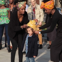 Afro Fashion Week. Fra moda e multiculturalità un bambino incanta tutti al castello sforzesco di Milano.