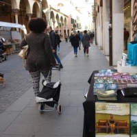 Consegna gratuita di materiale informativo presso i locali pubblici di Padova