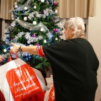 Natale per tutti con un gesto di solidarietà  - consegnati oltre 200 borsoni famiglia 