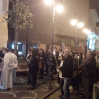 Mariglianella Grandiosa Via Crucis promossa dalla Comunità Parrocchiale di San Giovanni Evangelista con il Parroco Don Ginetto De Simone.
